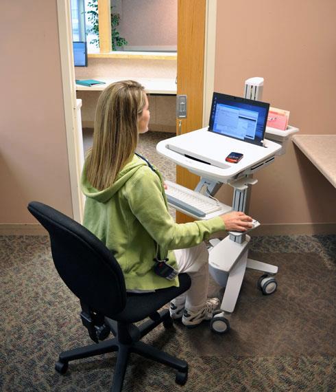 Купить Ergotron StyleView EMR Laptop Cart - Wagen für Notebook/Tastatur/Maus/Barcode-Scanner - Kunststoff, Aluminium, verzinker Stahl - Grau, weiß, Polished Aluminum - Bildschirmgröße: bis zu 43,9 cm (bis zu 43,90cm (17.3")) (S (SV41-6100-0) в магазине wardena.ru