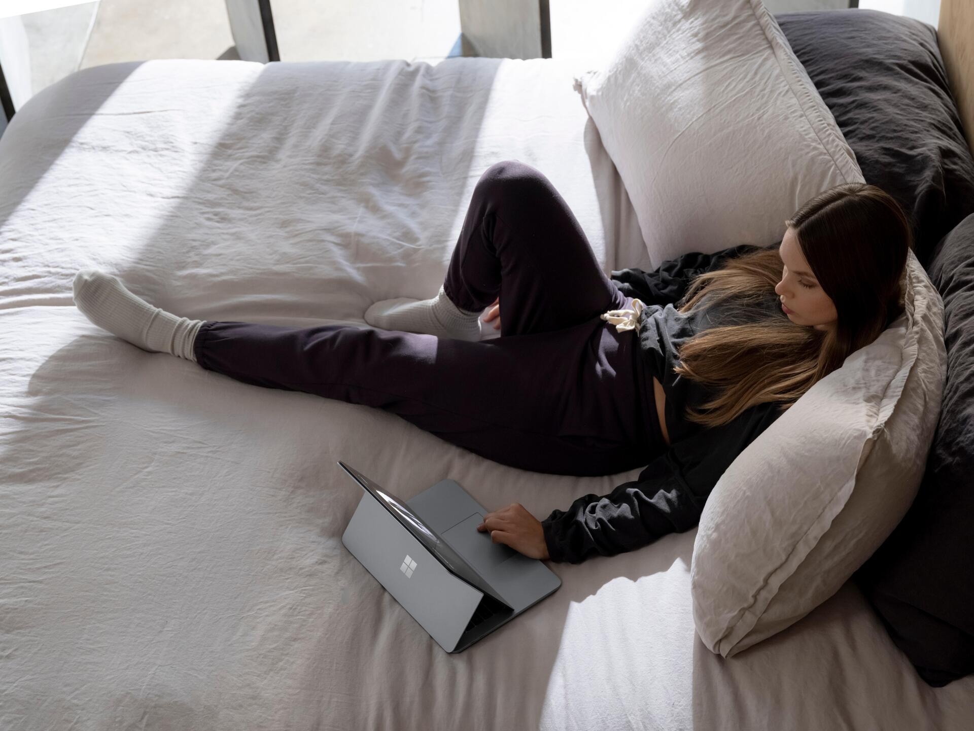 Купить Microsoft Surface Laptop Studio - Slider - Intel Core i7 11370H - Win 11 Pro - GF RTX 3050 Ti - 32 GB RAM - 1 TB SSD - 36.6 cm (14.4") Touchscreen 2400 x 1600 @ 120 Hz - Wi-Fi 6 - Platin - kommerziell (ADI-00009) в магазине wardena.ru