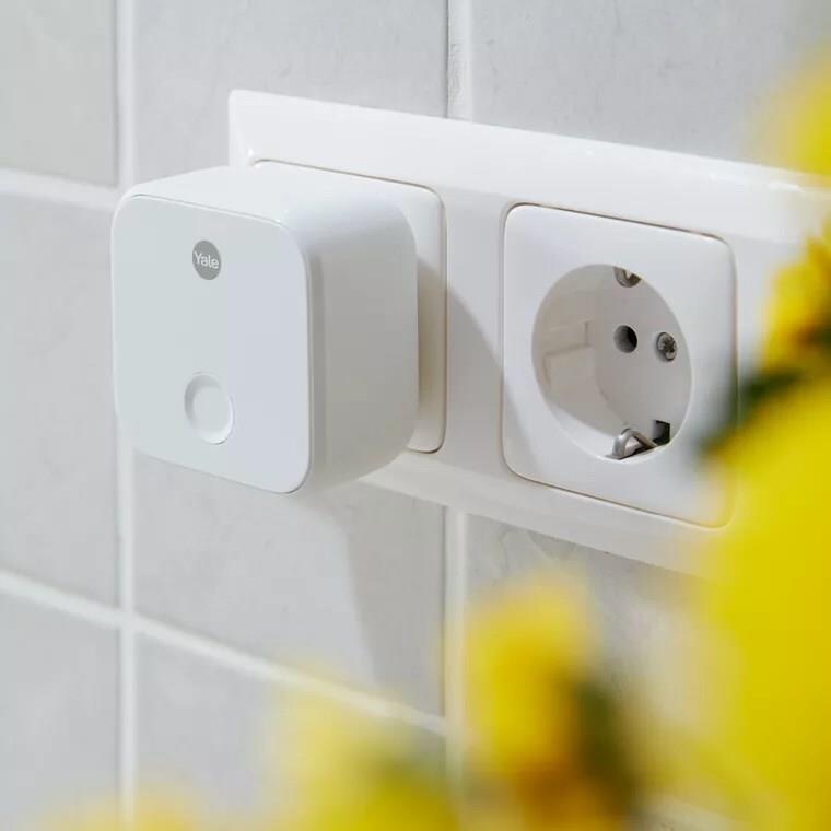 Купить Yale ConnectX Wi-Fi-Brücke Weiß (05/402100/WH) в магазине wardena.ru