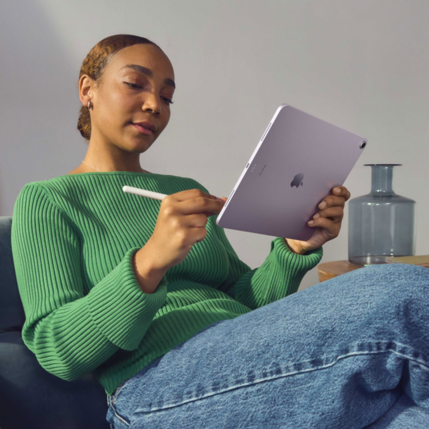 Купить Apple iPad Air (6th Generation) Air 5G Apple M TD-LTE & FDD-LTE 1 TB 33 cm (13") 8 GB Wi-Fi 6E (802.11ax) iPadOS 17 Violett (MV773NF/A) в магазине wardena.ru
