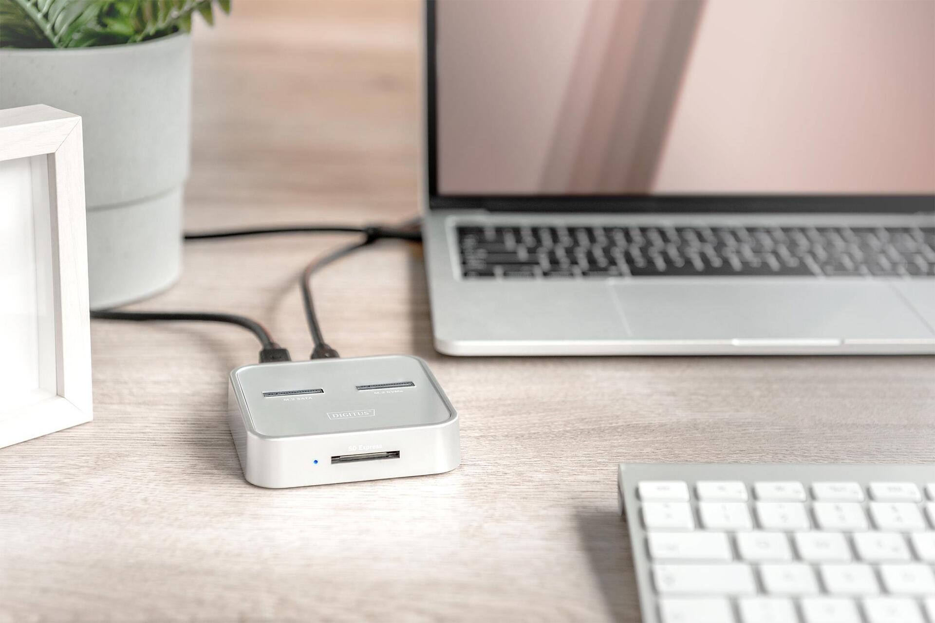 Купить DIGITUS - SSD-Dockingstation mit Datenanzeige, SD Express Kartenlesegerät Schächte: 2 - M.2 - M.2 Card (PCIe NVMe & SATA) - USB-C 3.2 (Gen 2) - Silber (DA-71546) в магазине wardena.ru