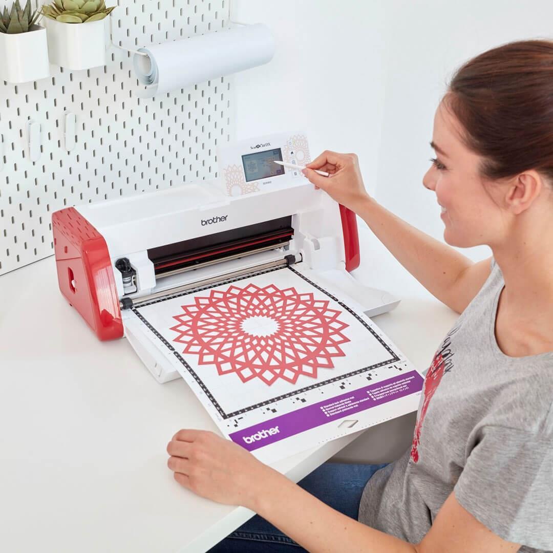 Купить Brother ScanNCut SDX900 - Elektronisch - Karton - Stoff - Filz - Schaum - Papier - Vinyl - 29,7 cm - 1260 gf - 0,7 mm - 3 mm (SDX900XX1) в магазине wardena.ru