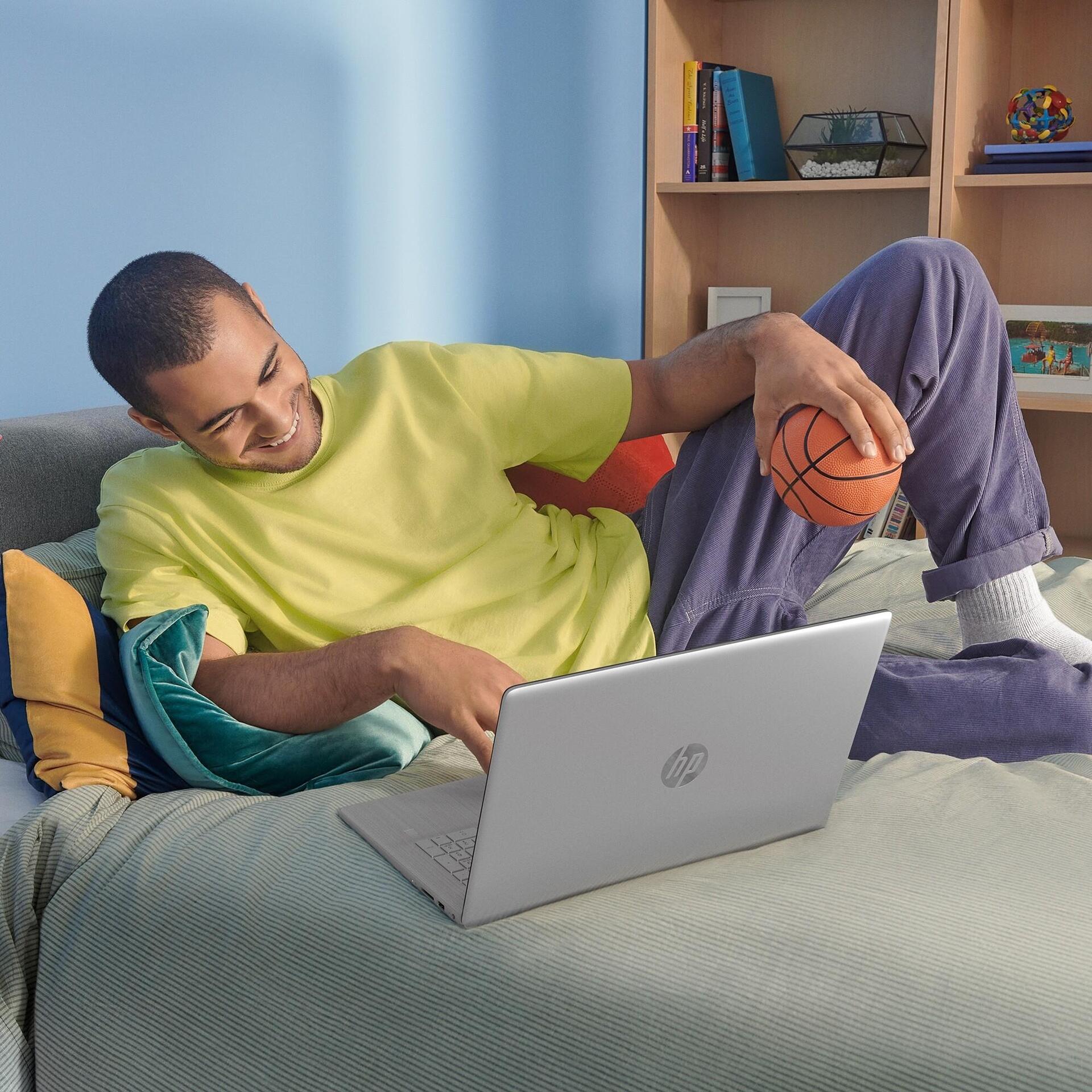 Купить HP Laptop 17-cn3432ng - Intel Core i3 N305 / 1.8 GHz - Win 11 Home - UHD Graphics - 8 GB RAM - 512 GB SSD NVMe - 43.9 cm (17.3") IPS 1920 x 1080 (Full HD) - Wi-Fi 6, Bluetooth 5.3 WLAN-Karte - Natural Silver - kbd: Deuts (8L9Z5EA#ABD) в магазине wardena.ru