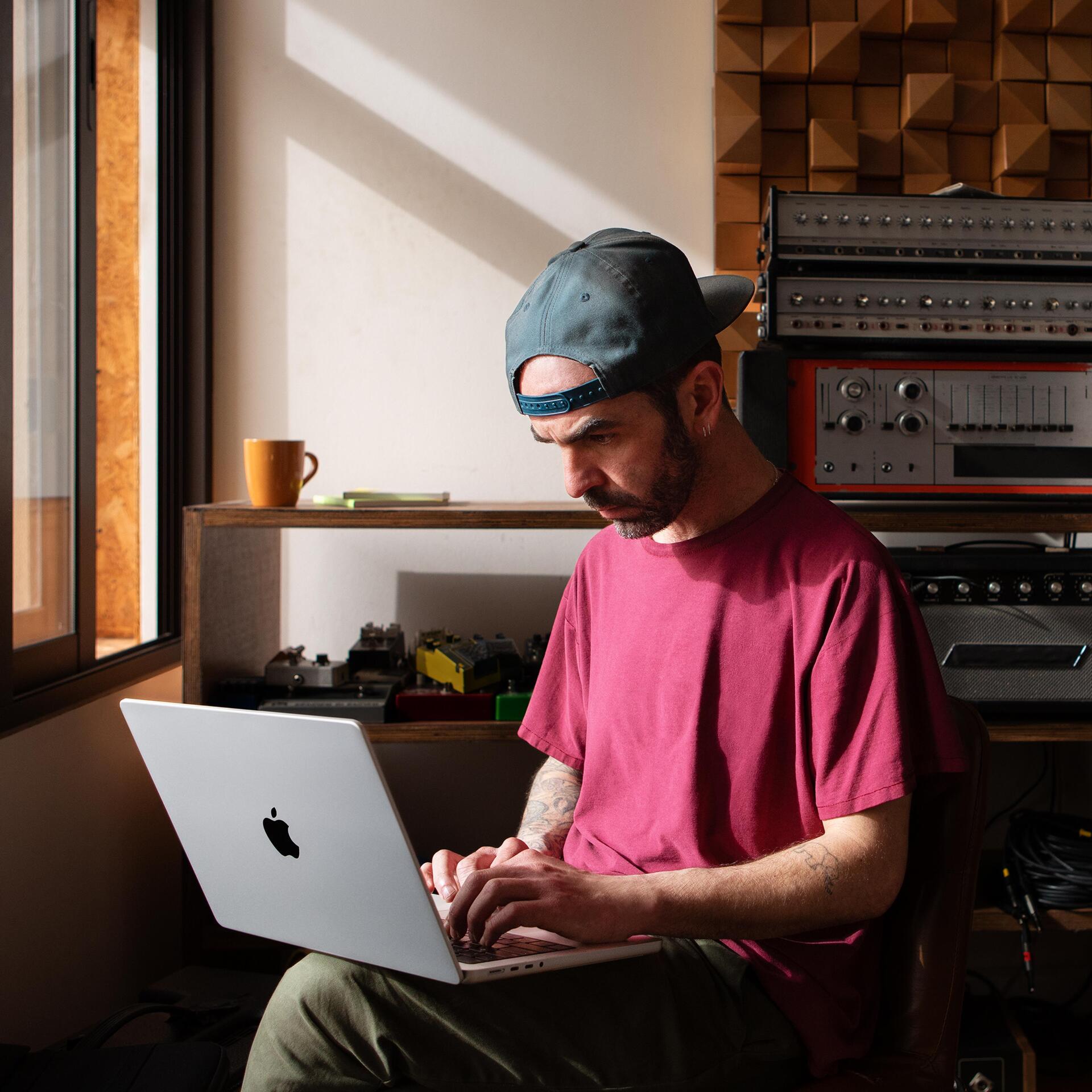 Купить Apple MacBook Pro M2 Max Notebook 36,1 cm (14.2" ) Apple M 64 GB 2000 GB SSD Wi-Fi 6E (802.11ax) macOS Ventura Grau (Z17J_5306_DE_CTO) в магазине wardena.ru