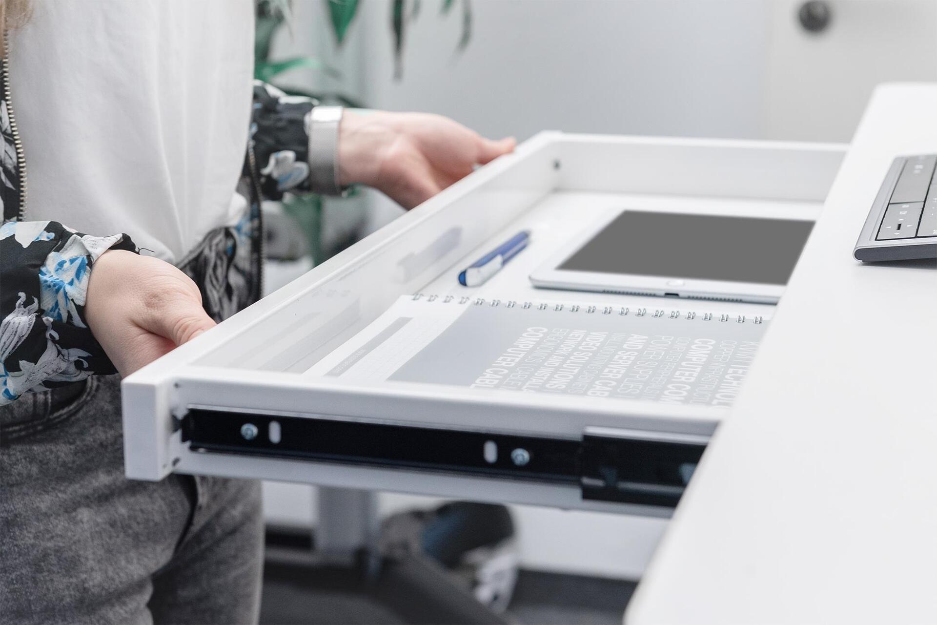 Купить Digitus Elektrisch höhenverstellbarer Schreibtisch mit USB-Ladestation und Schublade (DA-90406) в магазине wardena.ru