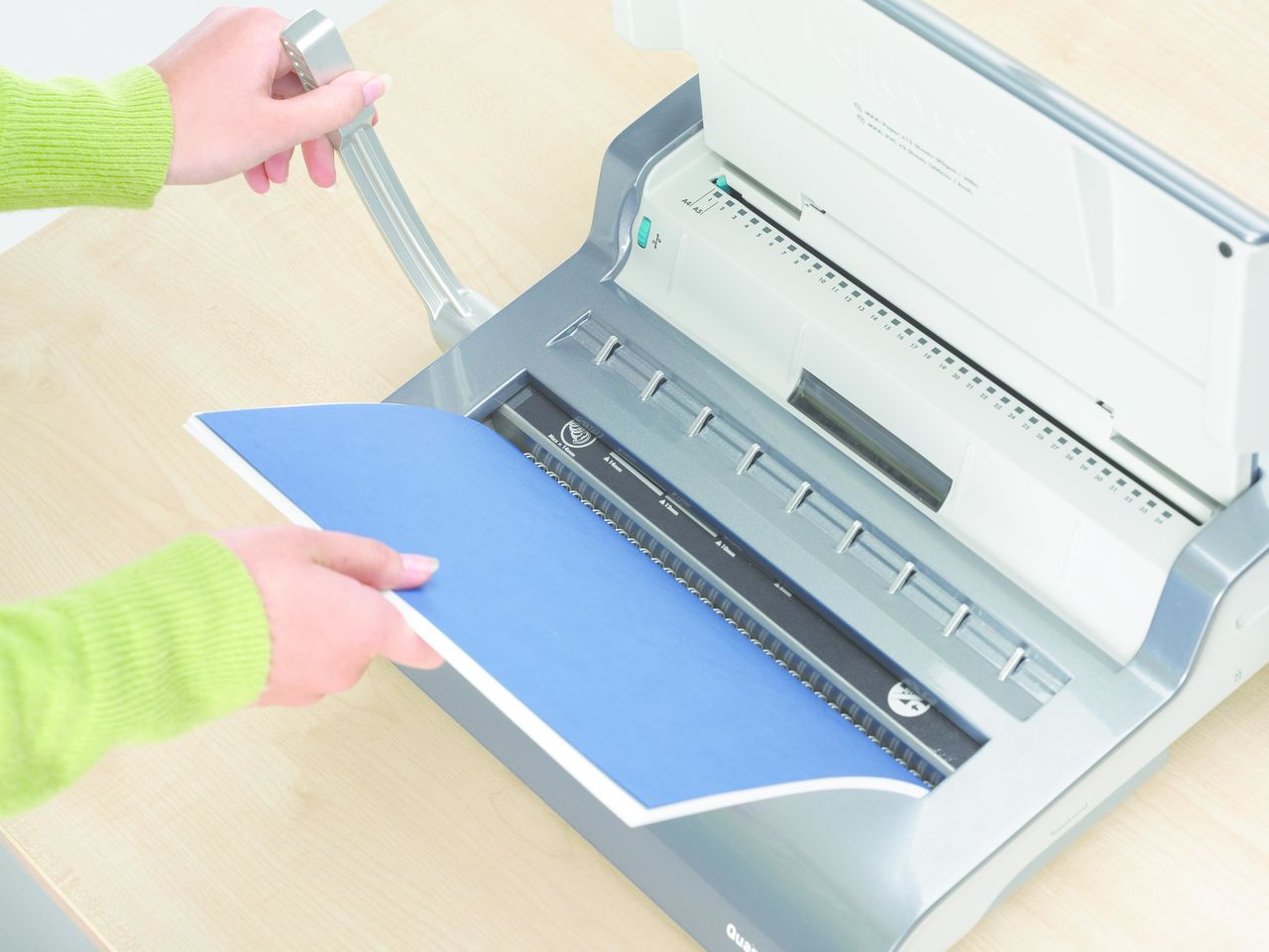 Купить Fellowes Drahtbindegerät Quasar Wire, anthrazit-glänzend bis DIN A4, Stanzleistung: 15 Blatt, Bindekapazität: 130 (5224101) в магазине wardena.ru