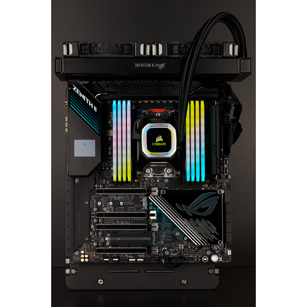 Купить CORSAIR MP600 PRO - SSD - 1TB - intern - M.2 2280 - PCI Express 4,0 x4 (NVMe) - 256-Bit-AES - integrierter Kühlkörper (CSSD-F1000GBMP600PRO) в магазине wardena.ru