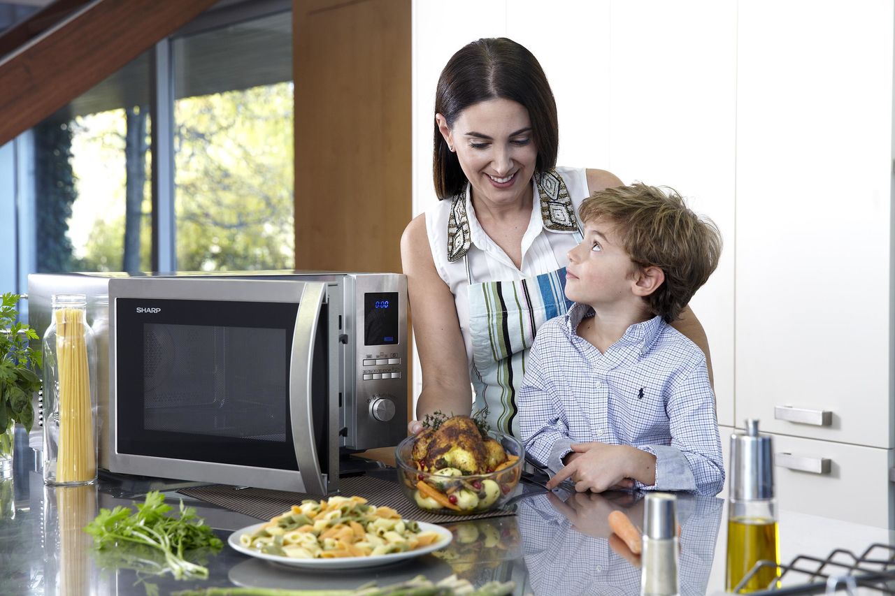 Купить Sharp R-982STWE - 2700W - 55,3 cm - 55 cm - 32,6 cm (R-982STWE) в магазине wardena.ru