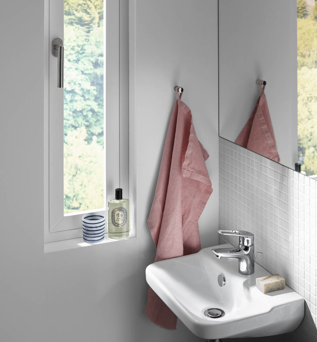 Купить Hansgrohe Novus Loop Cмеситель для раковины 70 однорычажный со сливным гарнитуром хром 71080000 в магазине wardena.ru