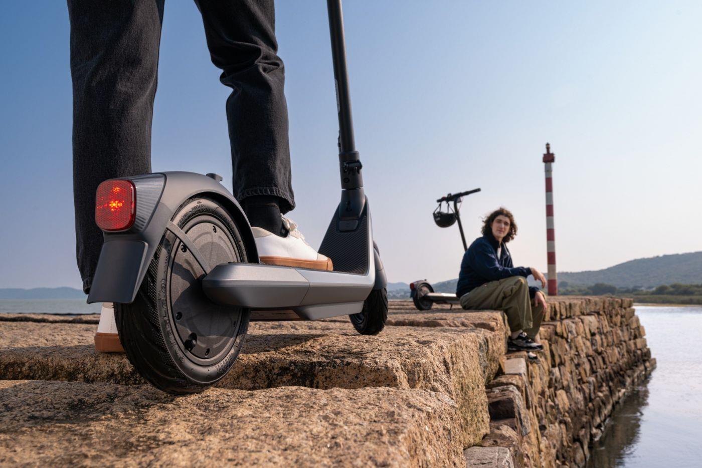 Купить Ninebot by Segway KickScooter E2 PRO D E-Scooter (3802-068) в магазине wardena.ru