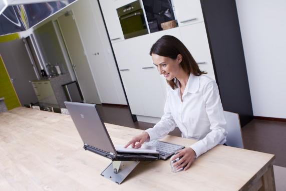 Купить Bakker Elkhuizen Ergo-Q 260 - Notebook-Ständer mit Dokumentenhalter (BNEQ260) в магазине wardena.ru