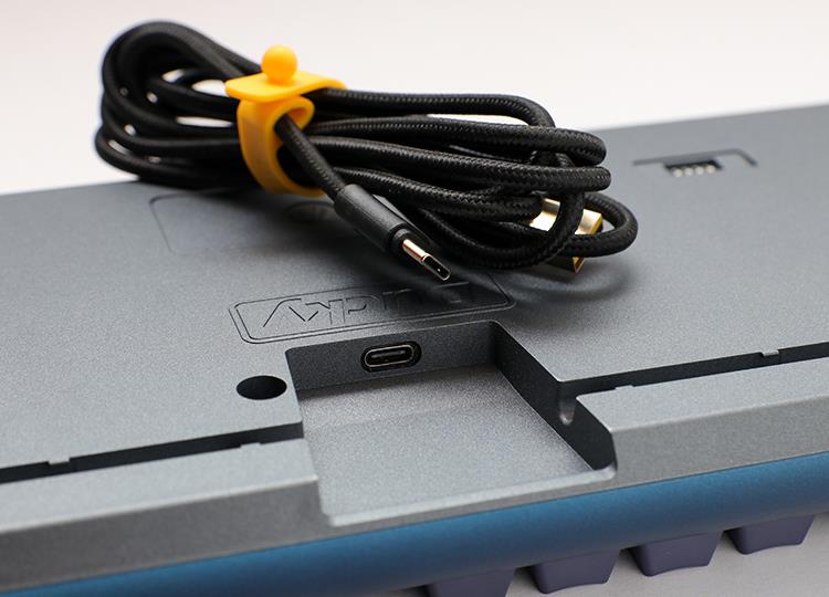 Купить Ducky One 3 Daybreak TKL Gaming Tastatur, RGB LED - MX-Brown (US) (DKON2187ST-BUSPDDBBHHC1) в магазине wardena.ru