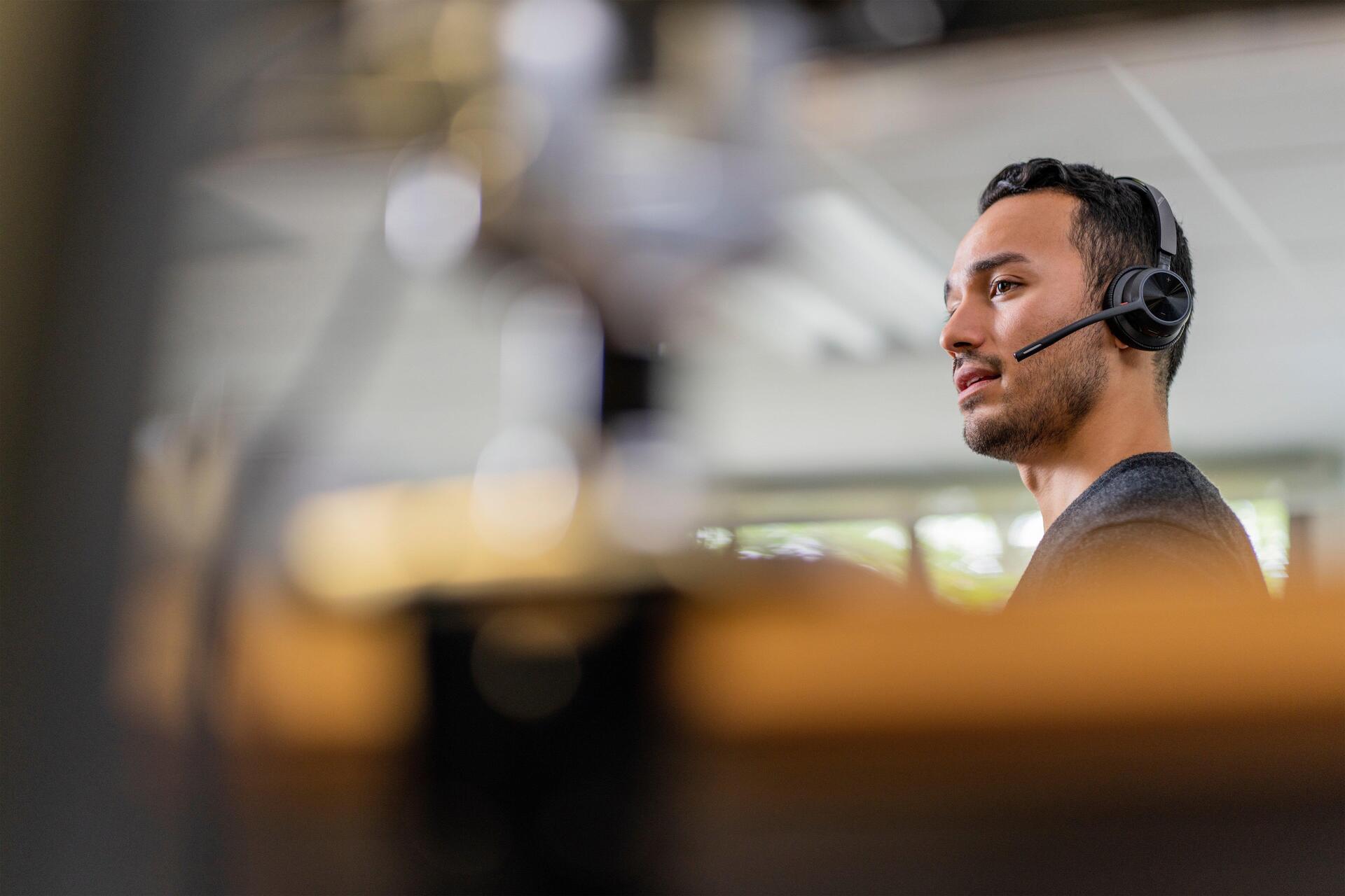 Купить HP POLY Poly Voyager 4320 - Voyager 4300 series - Headset - On-Ear - Bluetooth - kabellos, kabelgebunden - USB-C - Schwarz - Zoom Certified, Zertifiziert für Microsoft Teams (76U50AA) в магазине wardena.ru