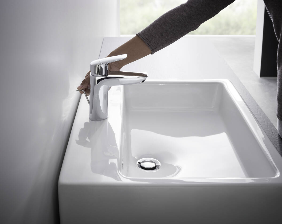 Купить Hansgrohe Logis Смеситель для раковины 100 LowFlow 3,5 л / мин однорычажный со сливным гарнитуром хром 71104000 в магазине wardena.ru