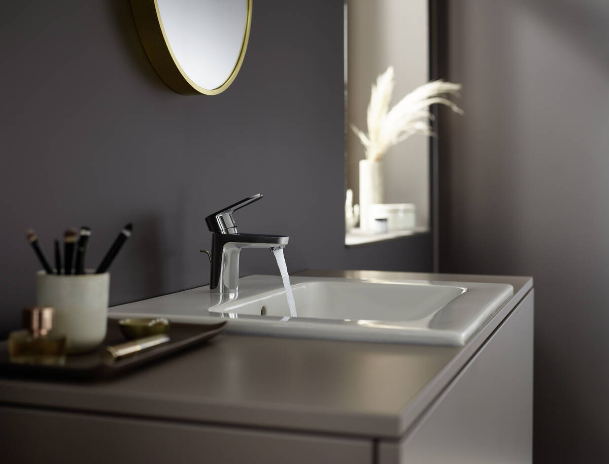 Купить Hansgrohe Vernis Blend Смеситель для раковины однорычажный 70 со сливным гарнитуром хром 71550000 в магазине wardena.ru