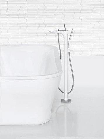 Купить Hansgrohe PuraVida Смеситель для ванны однорычажный напольный 1/2 хром-белый матовый 15473400 в магазине wardena.ru
