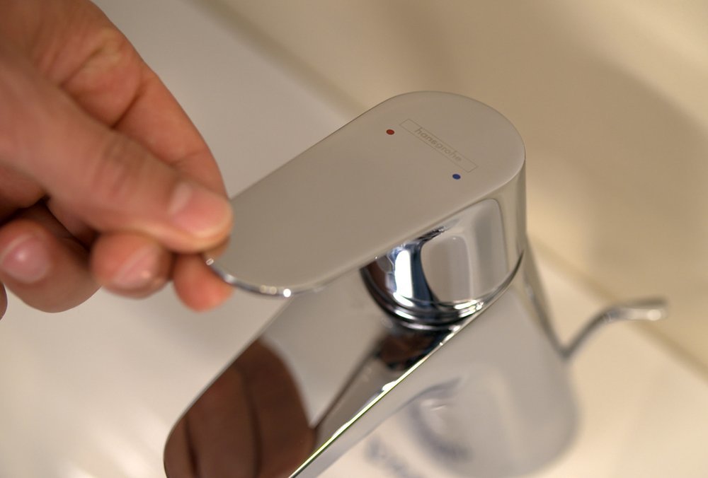 Купить Hansgrohe Focus Смеситель для раковины 70 однорычажный со сливным гарнитуром хром 31730000 в магазине wardena.ru