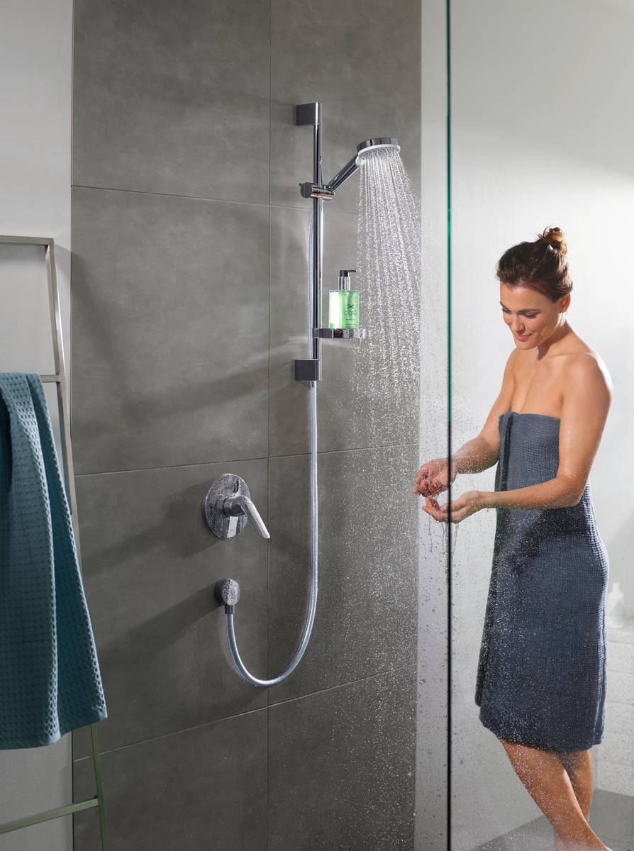 Купить Hansgrohe Crometta Vario душевой гарнитур 65 см с мыльницей хром-белый матовый 26553400 в магазине wardena.ru