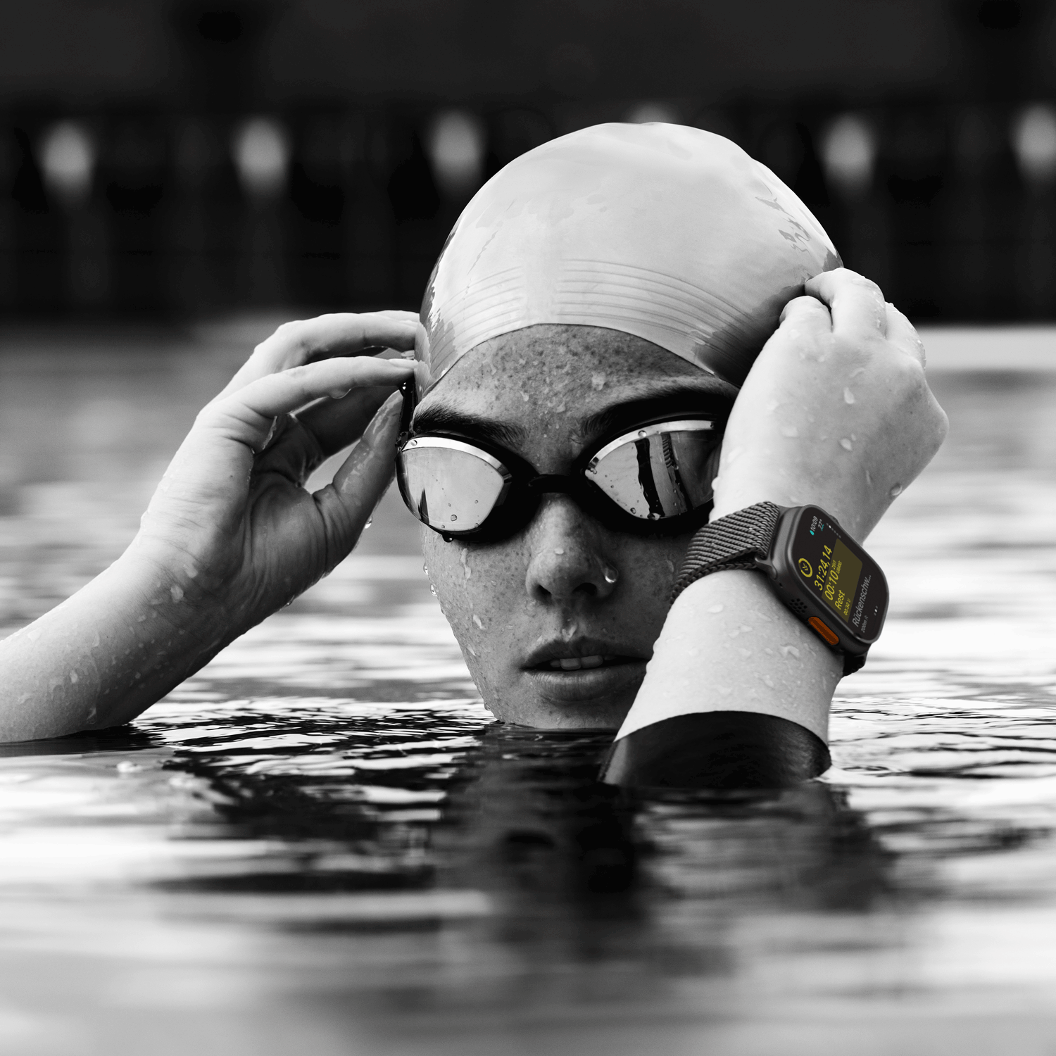 Купить Apple Watch Ultra 2 GPS + Cellular 49mm Natural Titanium Case mit Natural Titanium Milanese Band - M (MX5R3FD/A) в магазине wardena.ru