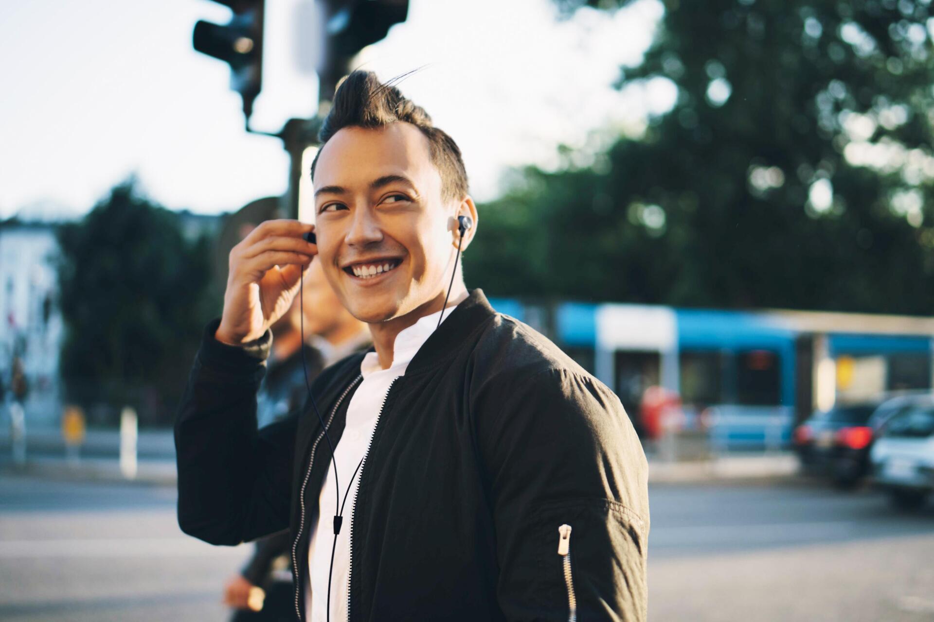 Купить Logitech Zone Wired Earbuds - Headset - im Ohr - kabelgebunden - 3,5 mm Stecker - Geräuschisolierung - Graphite - optimiert für UC (981-001013) в магазине wardena.ru