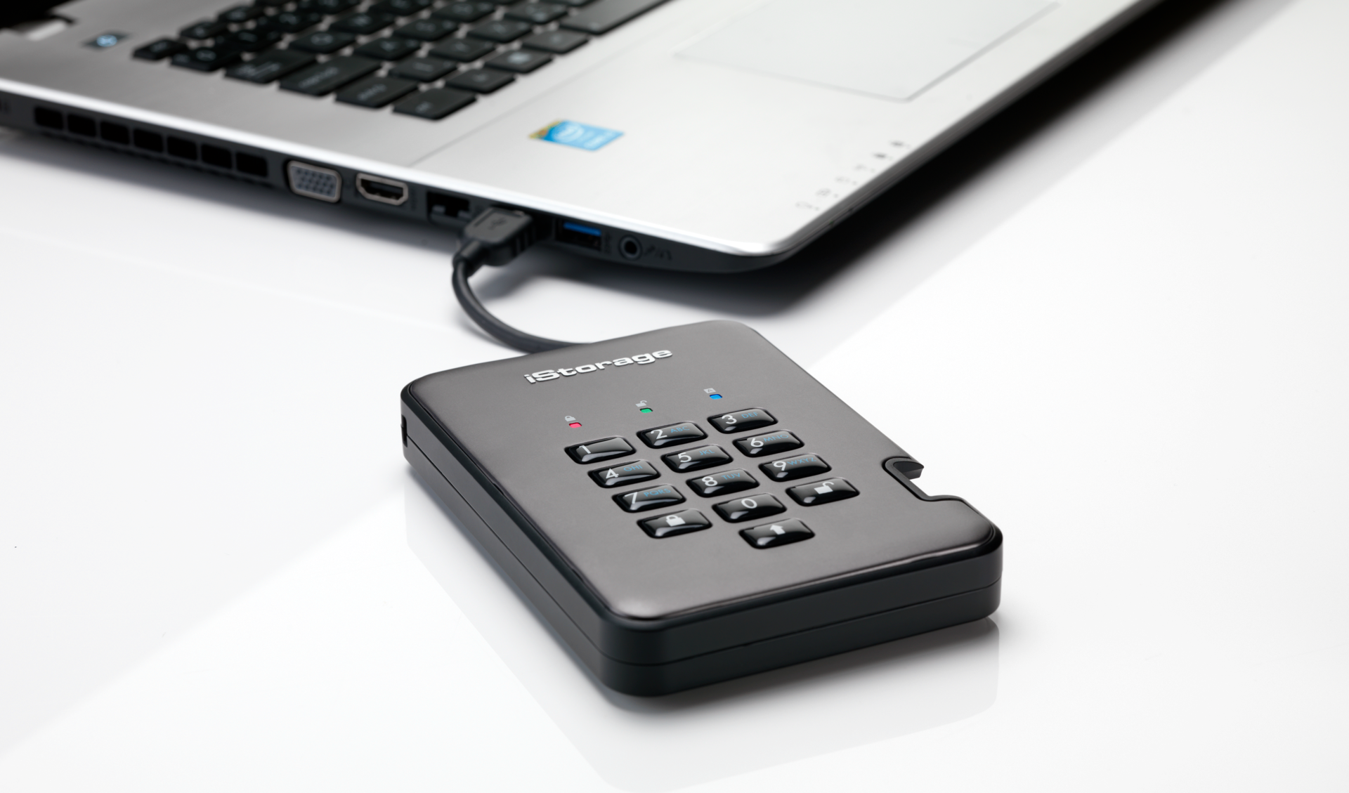 Купить iStorage diskAshur PRO² - SSD - verschlüsselt - 4 TB - extern (tragbar) - USB 3.1 - FIPS 197, 256-bit SHA, 256-bit AES-XTS - TAA-konform (IS-DAP2-256-SSD-4000-C-G) в магазине wardena.ru