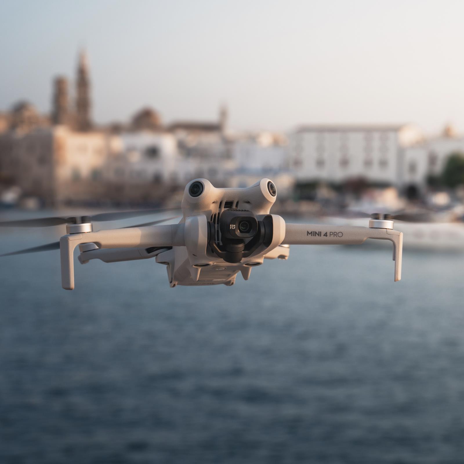 Купить DJI Mini 4 Pro (RC 2) 4 Rotoren Quadrocopter 48 MP 3840 x 2160 Pixel 2590 mAh Schwarz - Weiß (148611) в магазине wardena.ru
