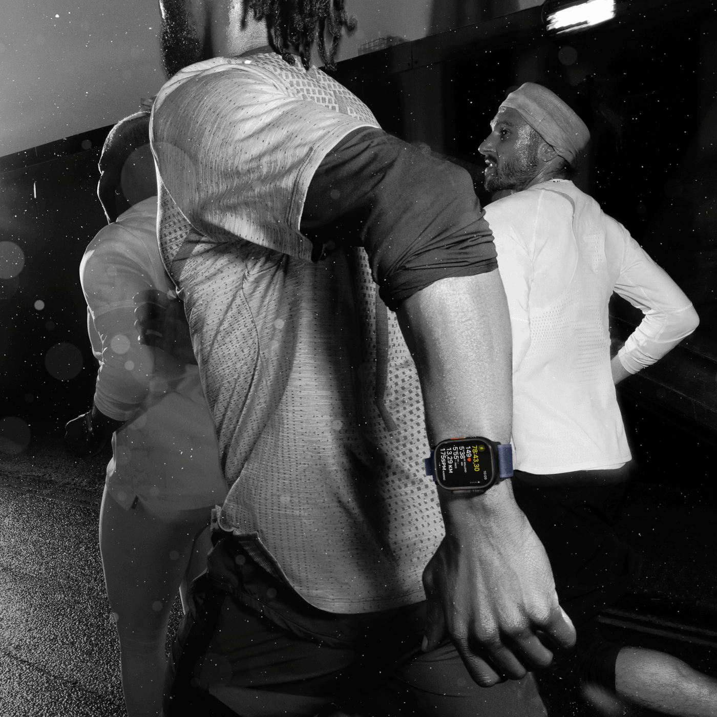 Купить Apple Watch Ultra 2 GPS + Cellular 49mm Black Titanium Case mit Black Titanium Milanese Band - M (MX5U3FD/A) в магазине wardena.ru